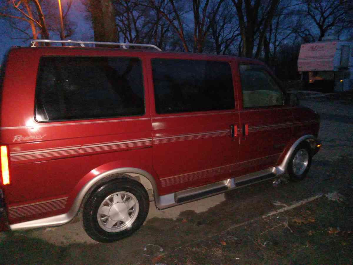 1998 GMC Safari regency package Excellent condition