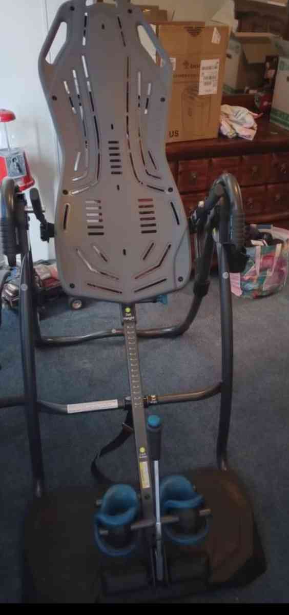 Teeter lx9 inversion table with accessories