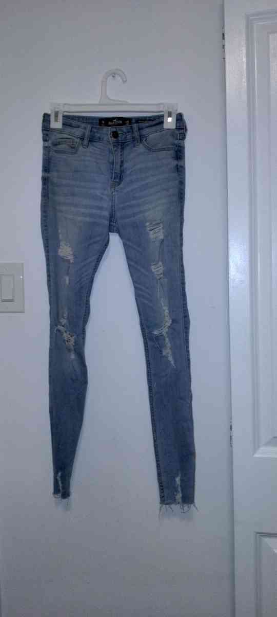 Hollister Mid Rise Ripped Med Wash Super Skinny jeans