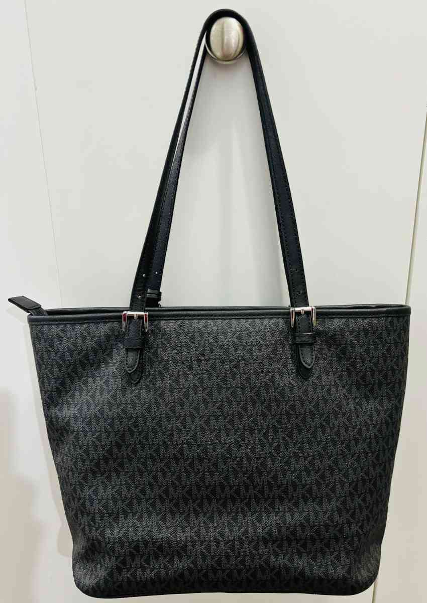 BRAND NEW MICHAEL KORS HANDBAG