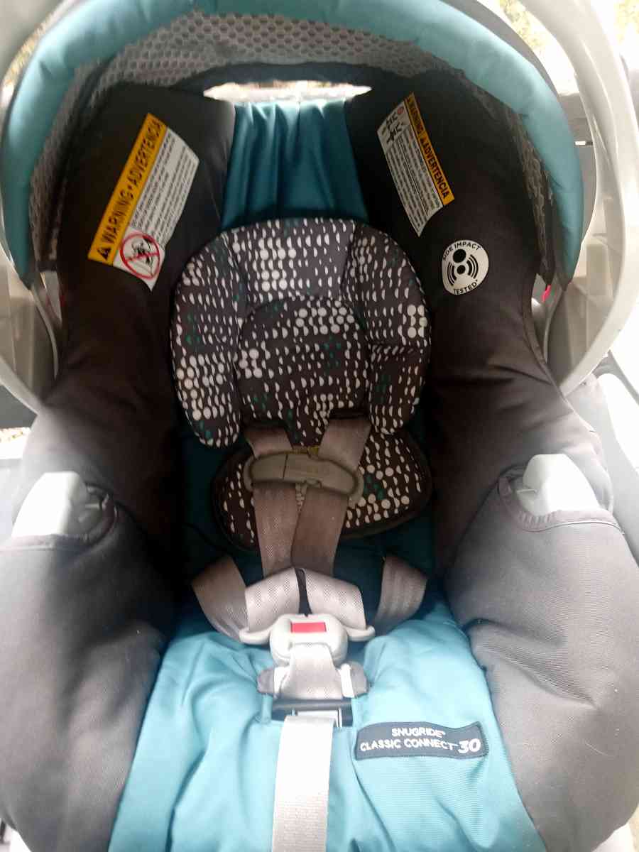 GRACO CAR SEAT AND BASE