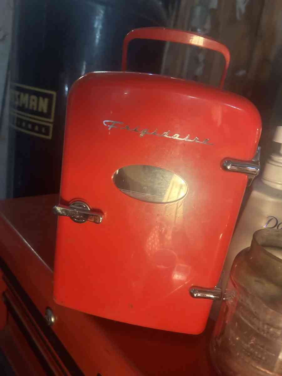 Mini refrigerator