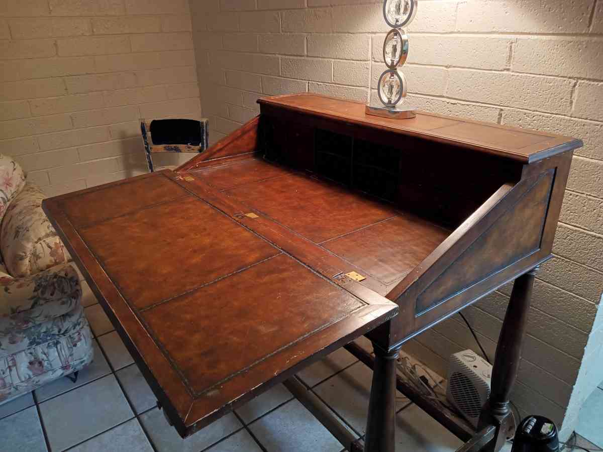 Ernest Hemingway papa stand writing Desk