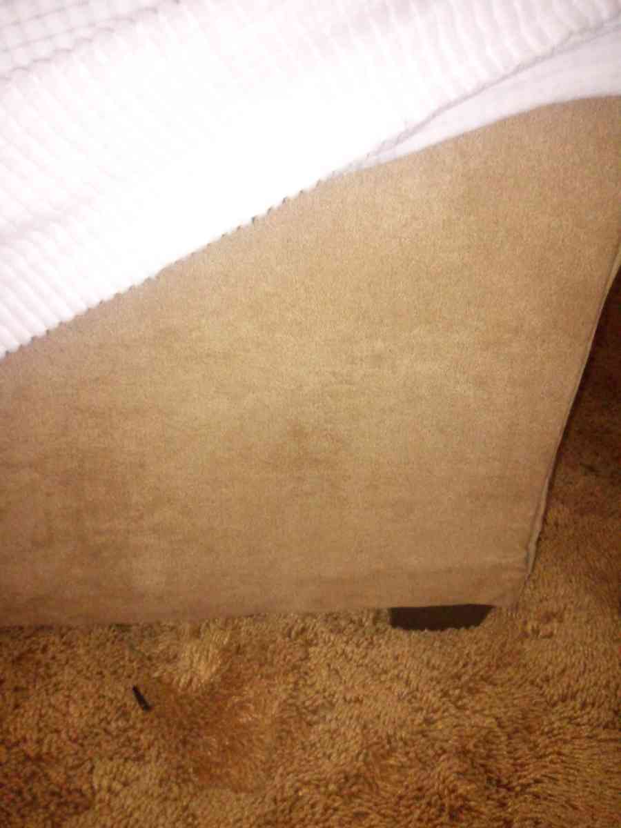 a threepiece couch set comes in gold I have a white covering