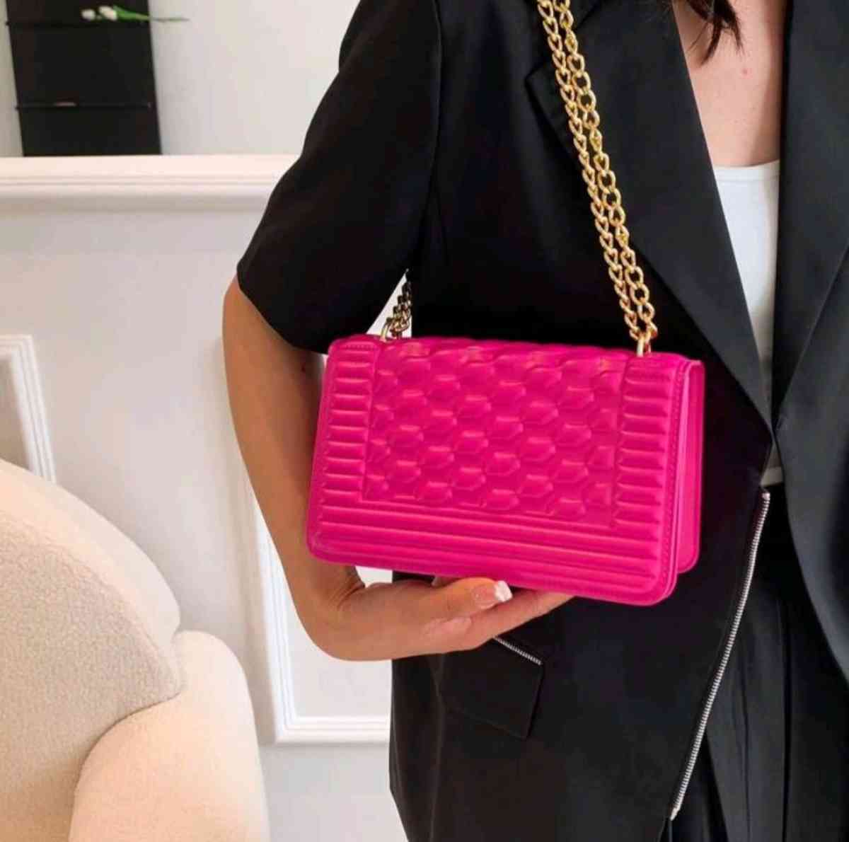 LightweightBusiness Casual Embossed Detail Square Bag Chain