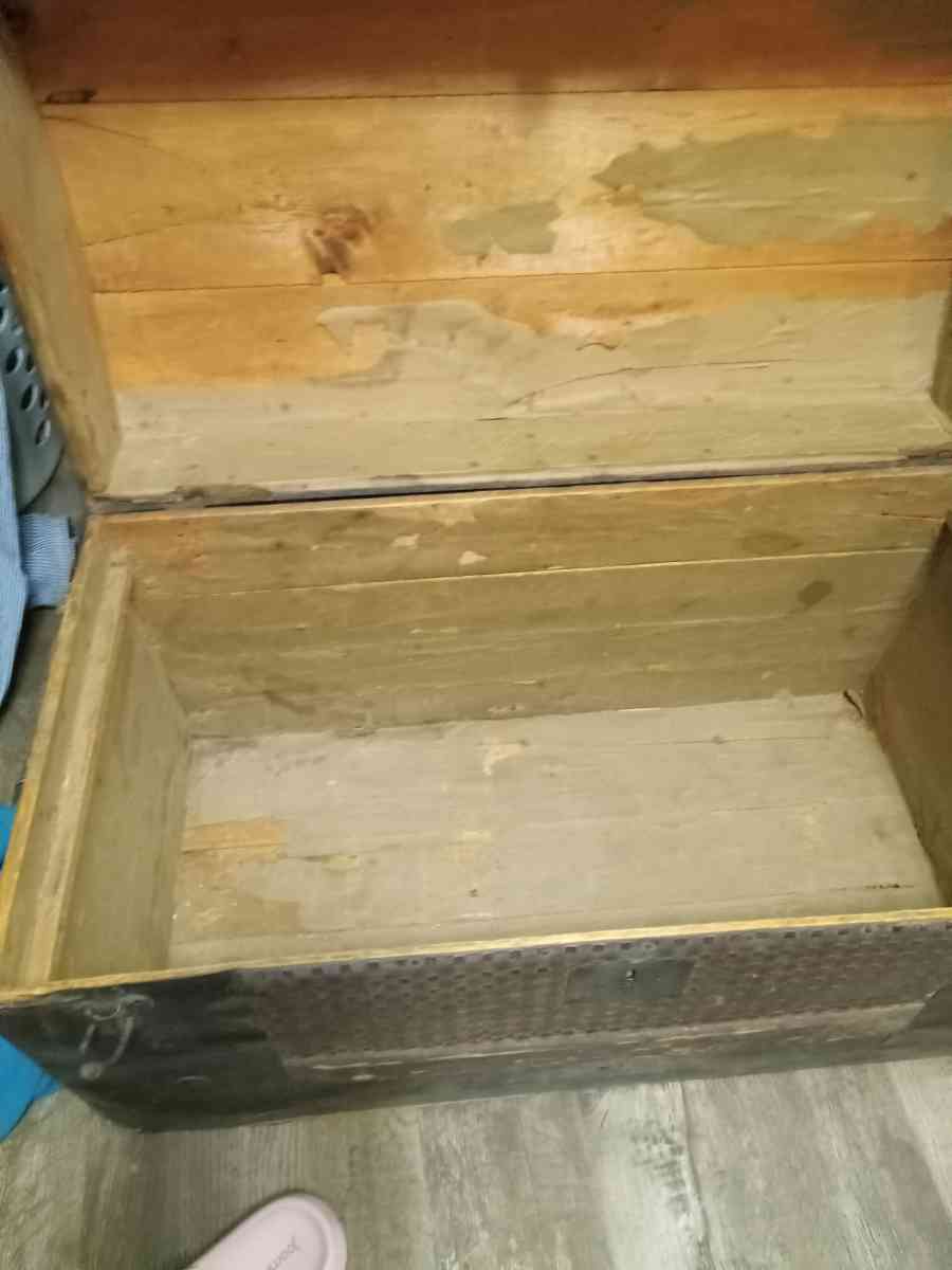 1800s steamboat chest