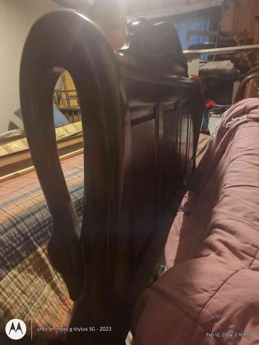 Beautiful vintage queen size swan style bed frame in great c