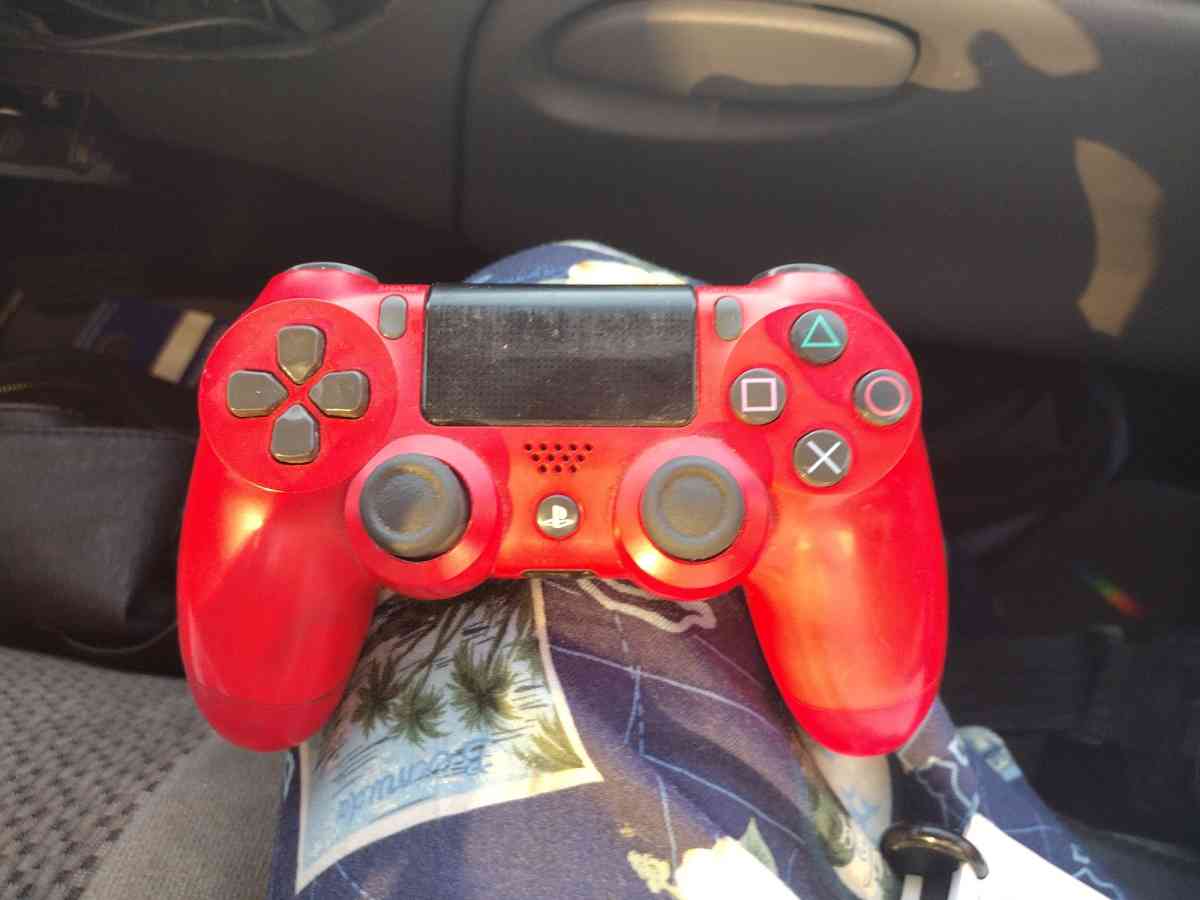 ALMOST BRAND NEW  VERY LIGHTLY USED   RED PS4 CONTROLLER