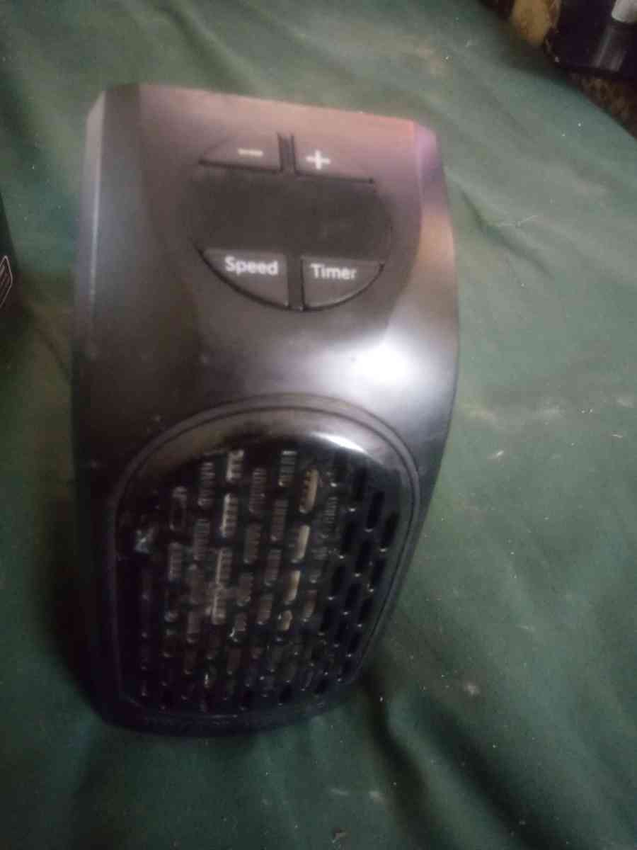 plug in small powerful heater   works very well