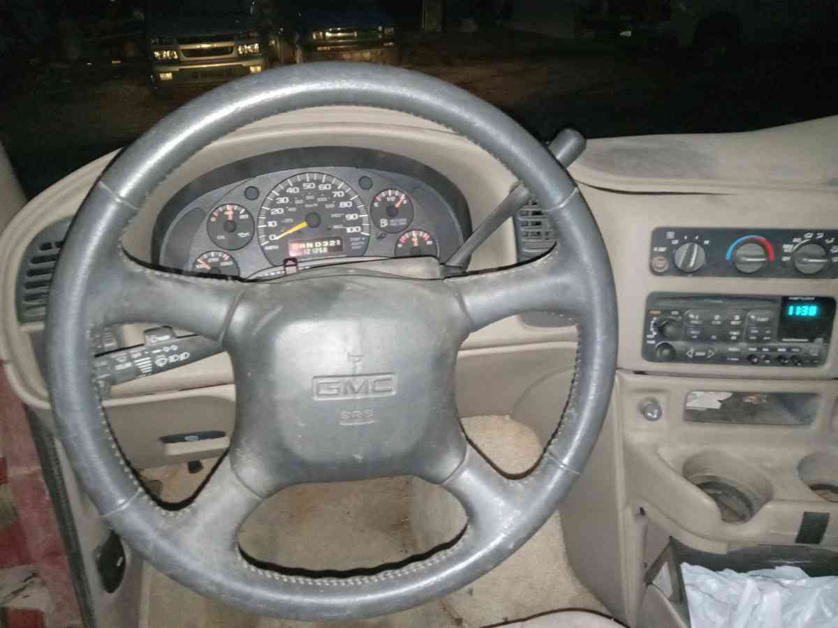 1998 GMC Safari regency package Excellent condition