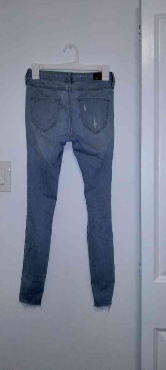Hollister Mid Rise Ripped Med Wash Super Skinny jeans