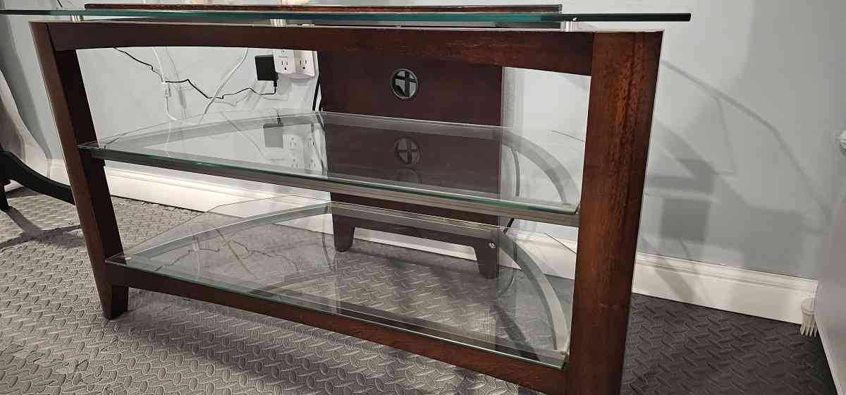 TV STAND LIKE NEW