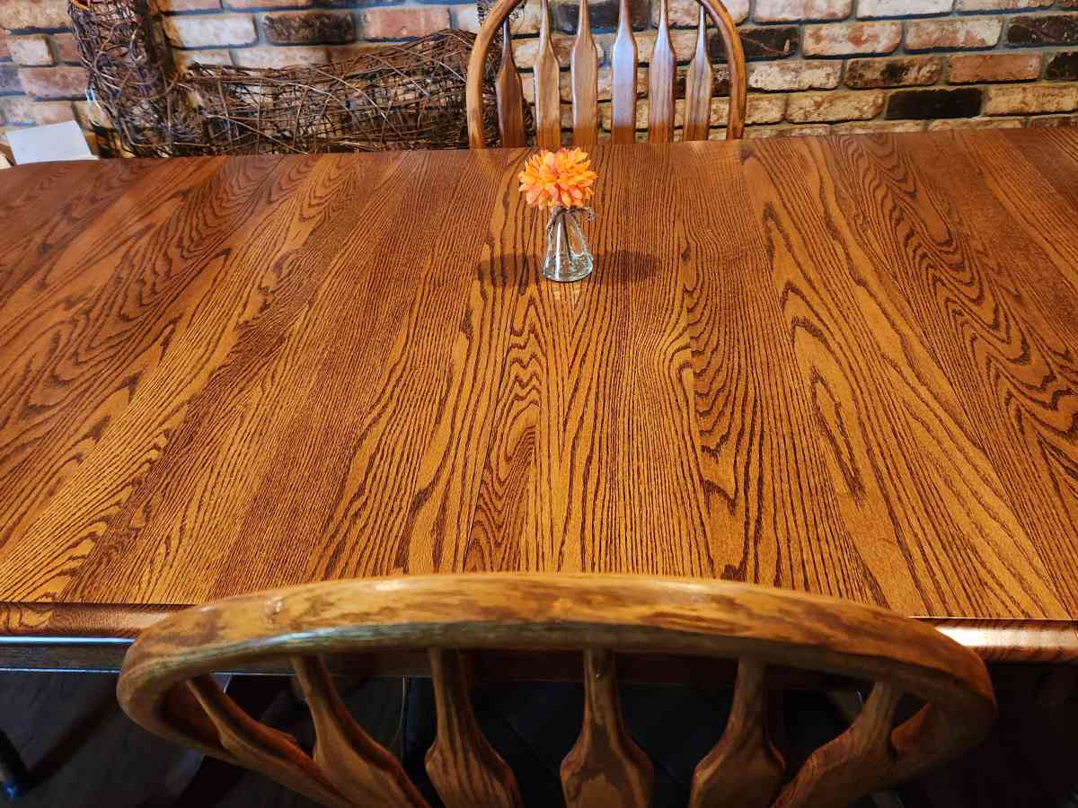 ranch Style Dining Table  ceiling lamp  dishwasher   shelf