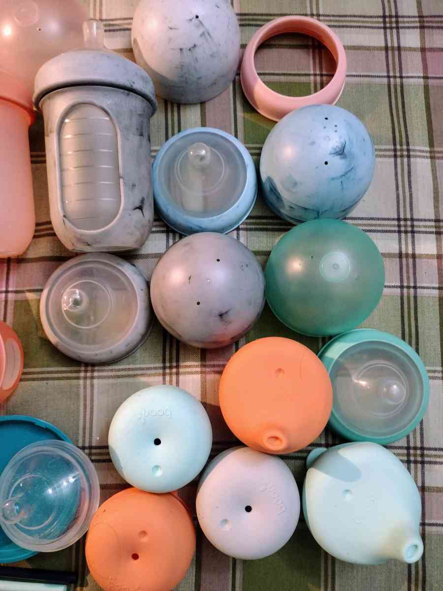 Interchangeable Boon Nursh baby bottles and sippy cup access