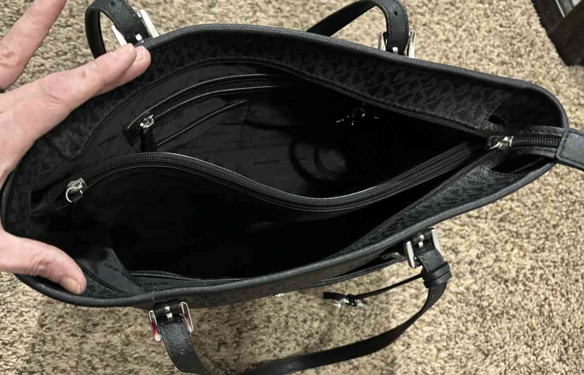 BRAND NEW MICHAEL KORS HANDBAG