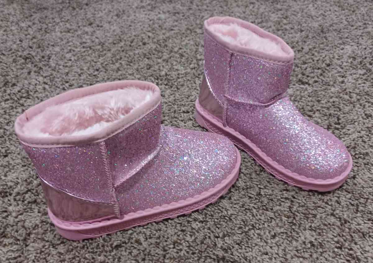BRAND NEW SUPER ADORABLE GIRLS GLITZY BOOTS