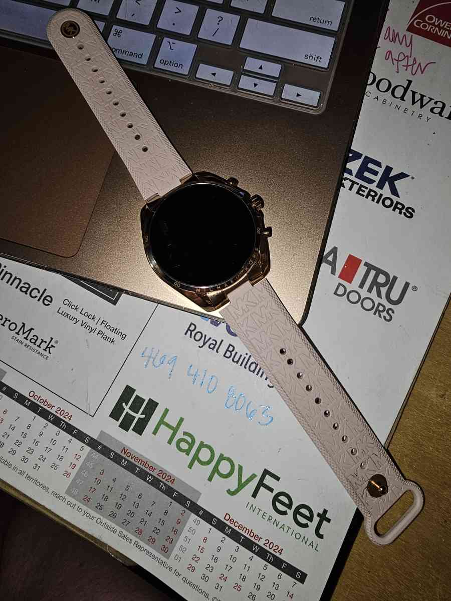 MK Bradshaw 6 smart watch