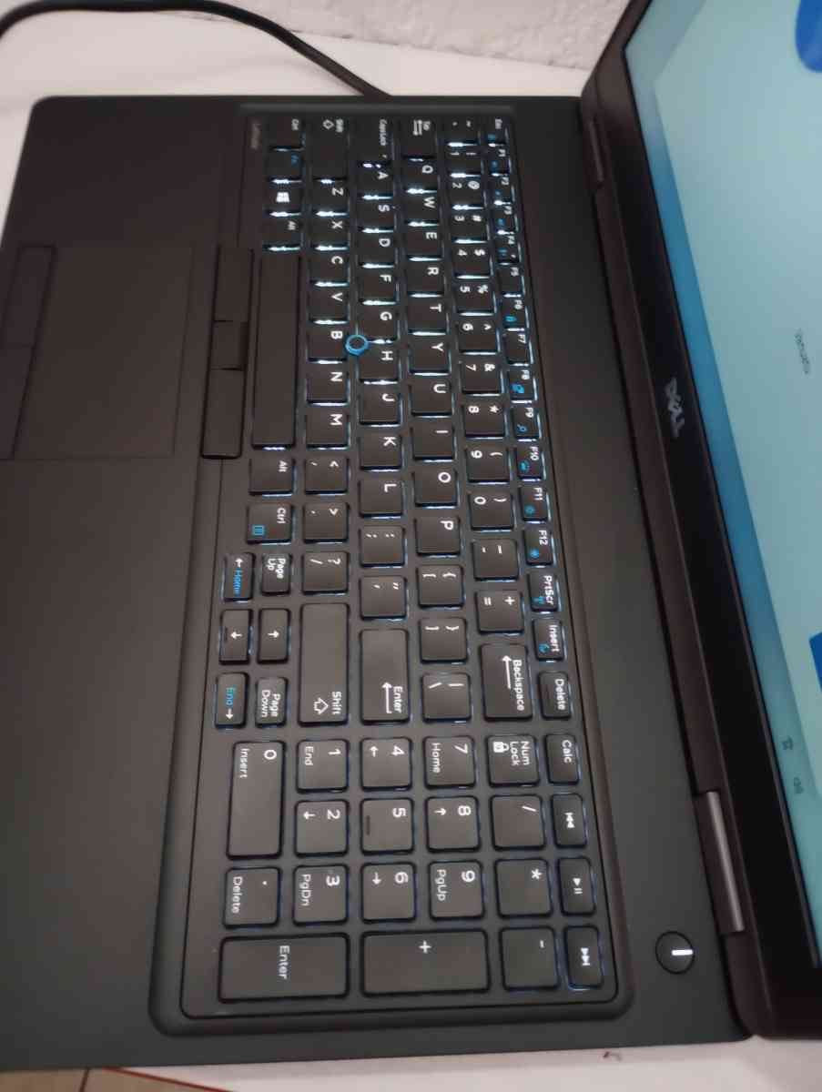 latitude 5580 not battery adapter included so you can still