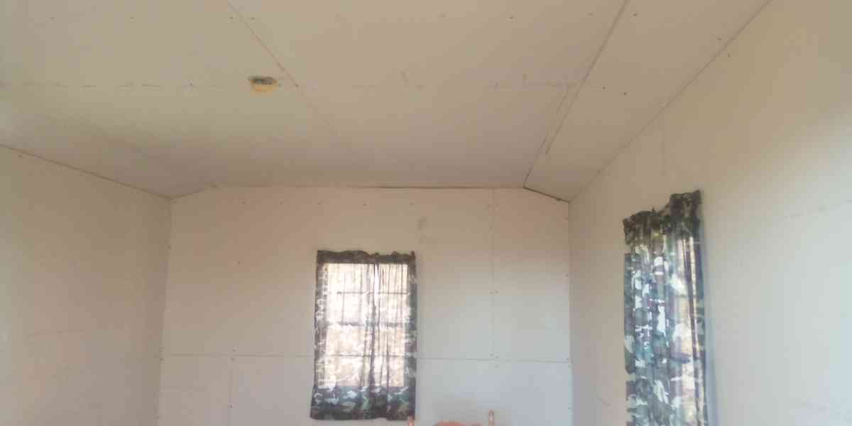 10 x 20 Hunting cabin