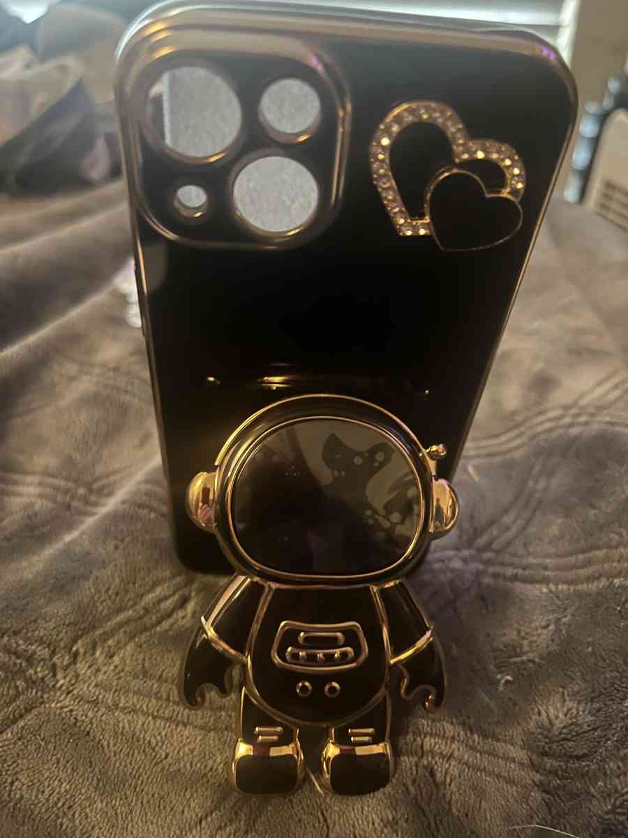 iPhone 13 14 case 3D kickstand and fingerhold brand new