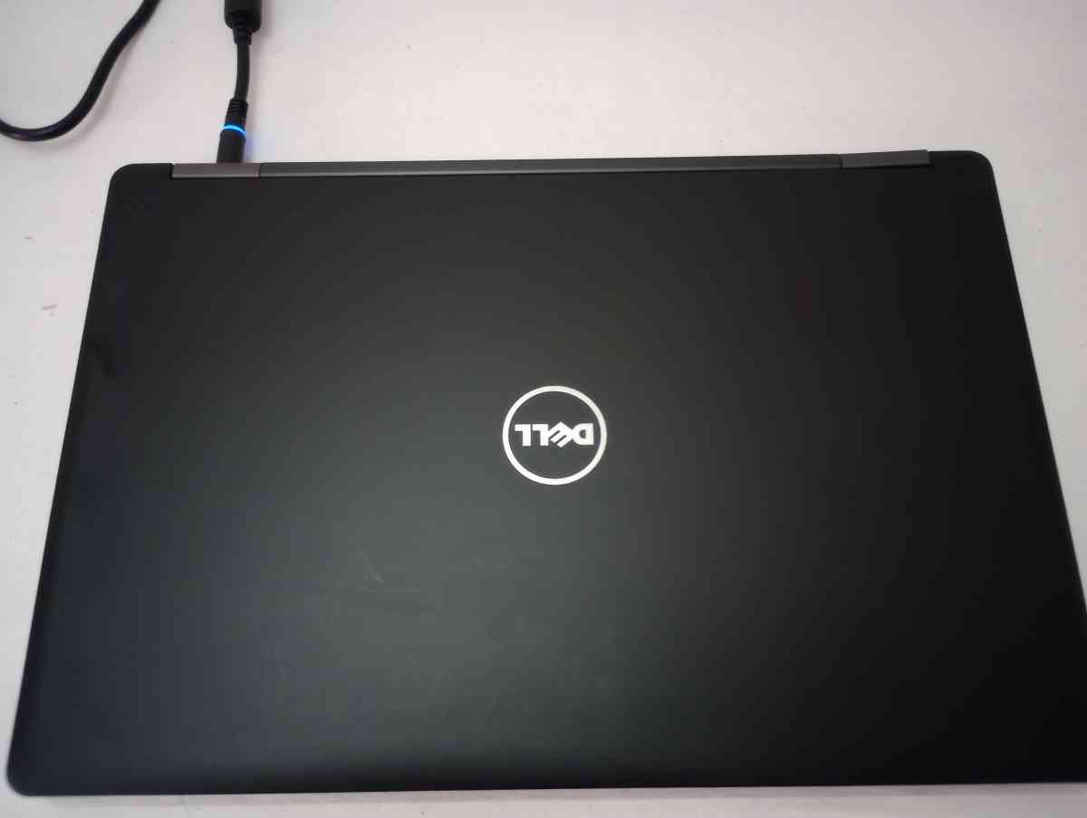 latitude 5580 not battery adapter included so you can still