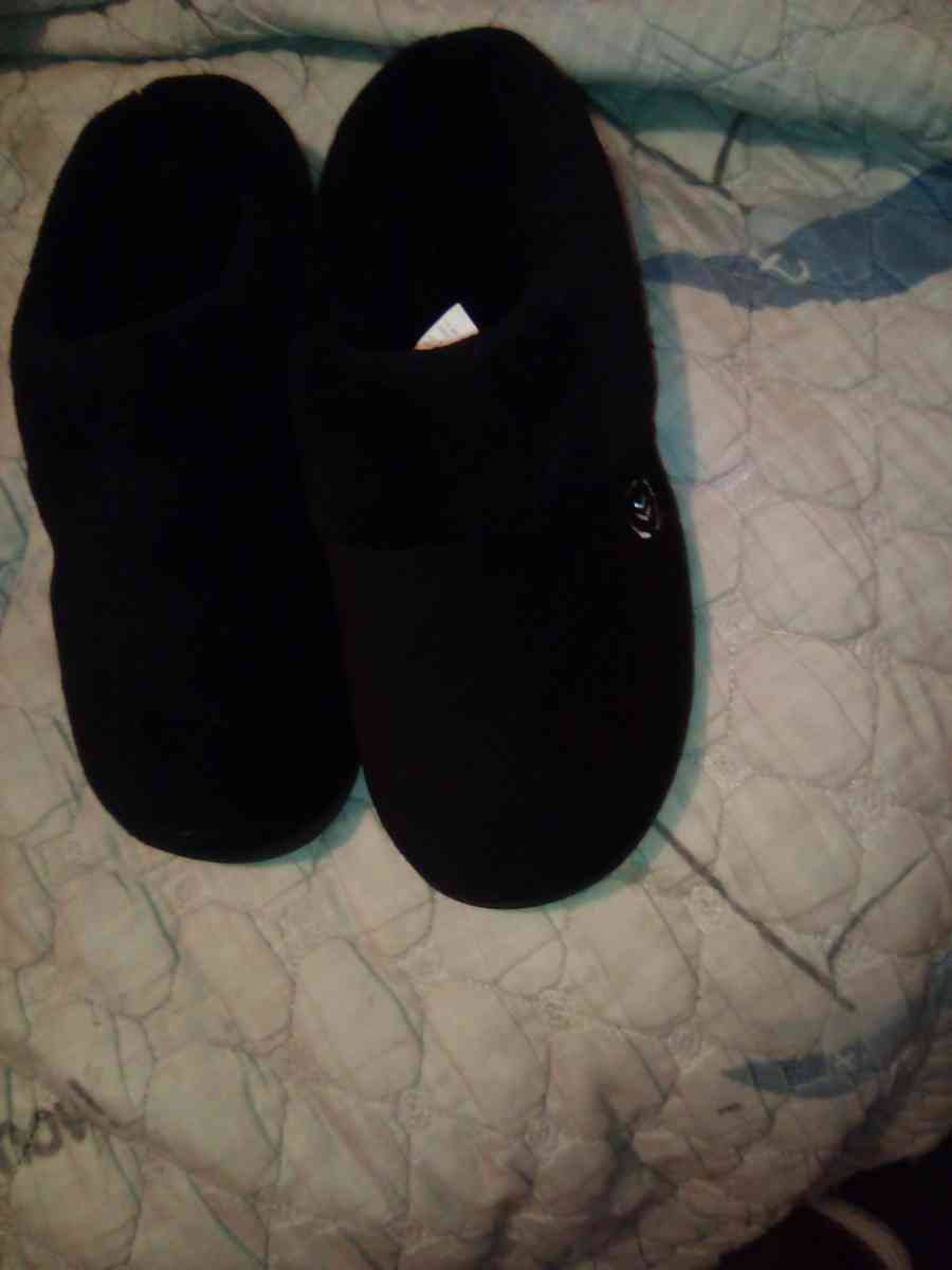 womans Filas shoe size 10 and womans house shoes size 95 10