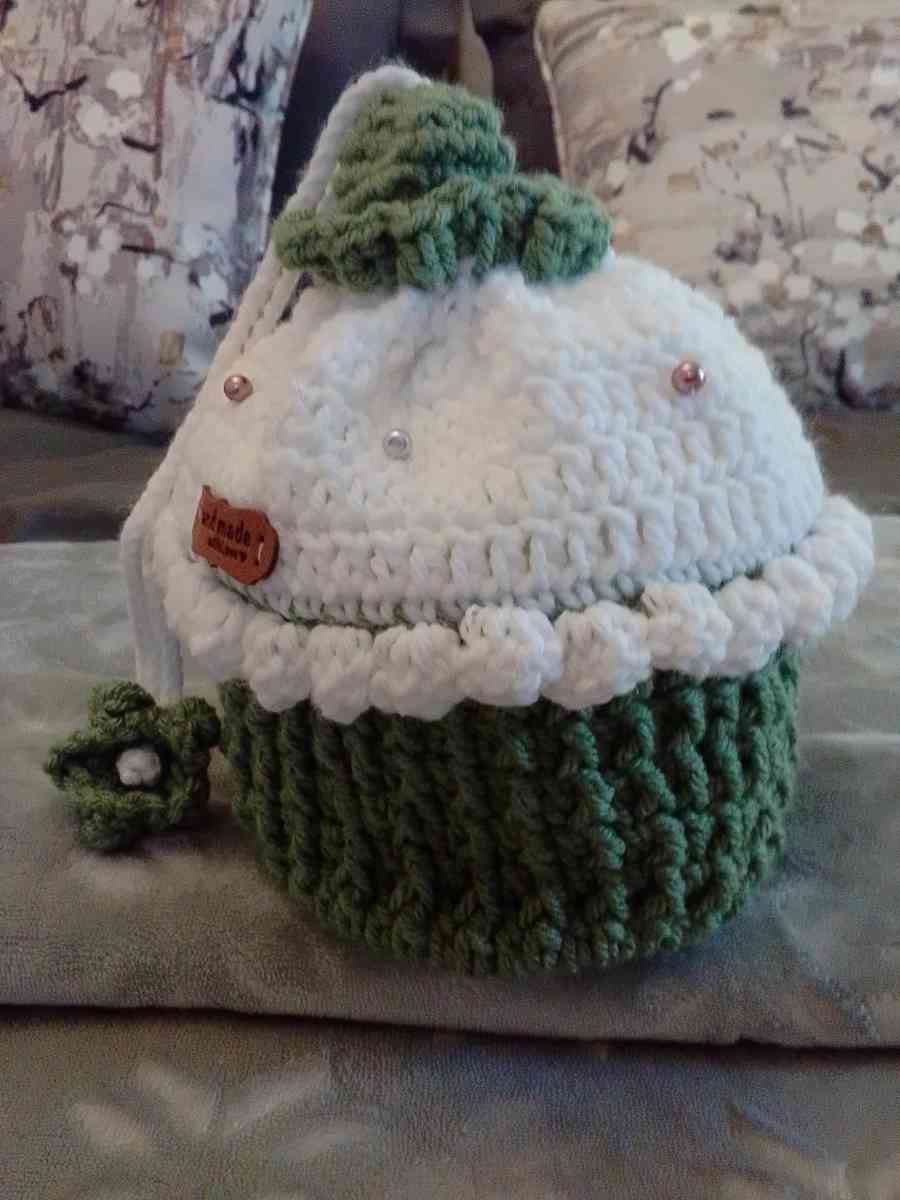 Crocheted green tea cupcake pouch