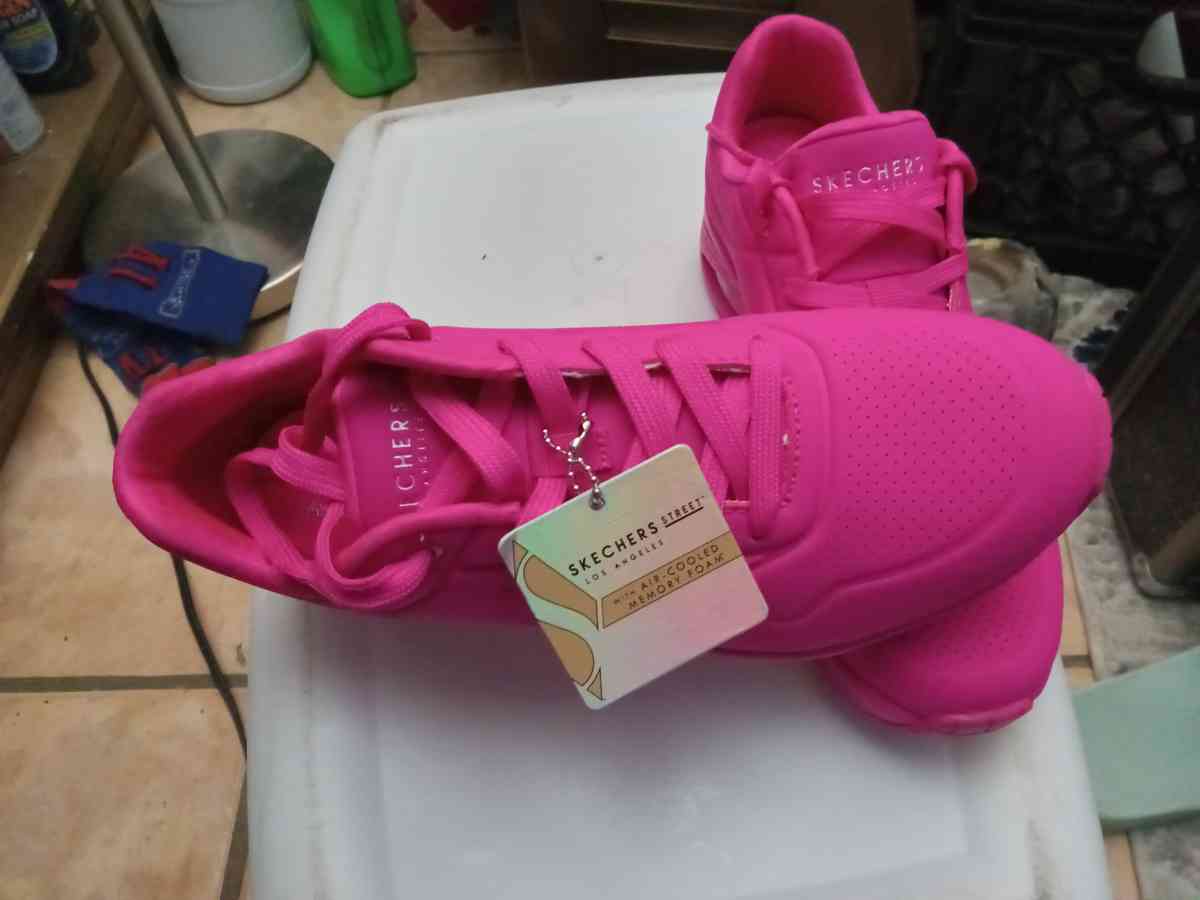 womens hot pink sketchers
