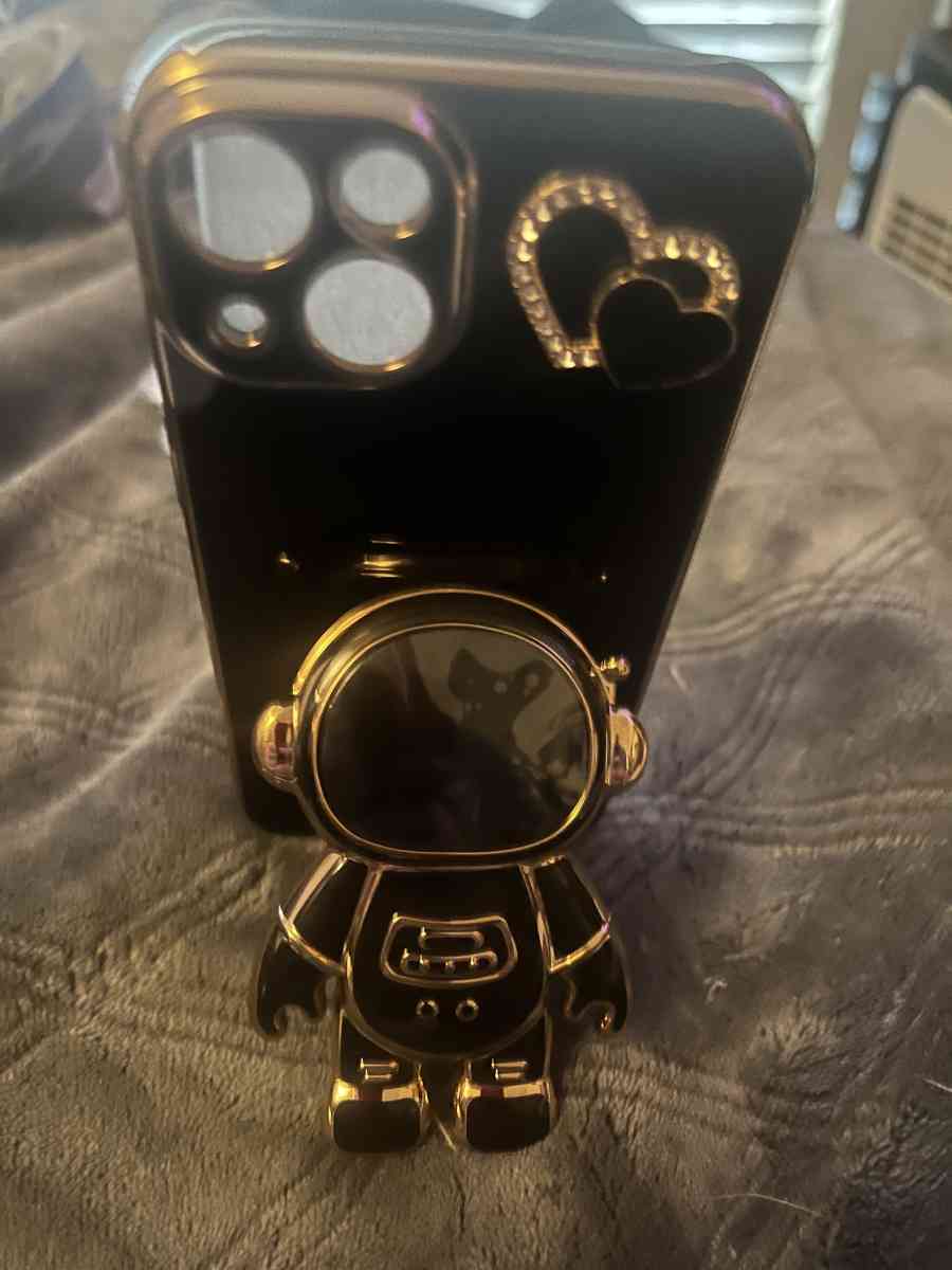 iPhone 13 14 case 3D kickstand and fingerhold brand new