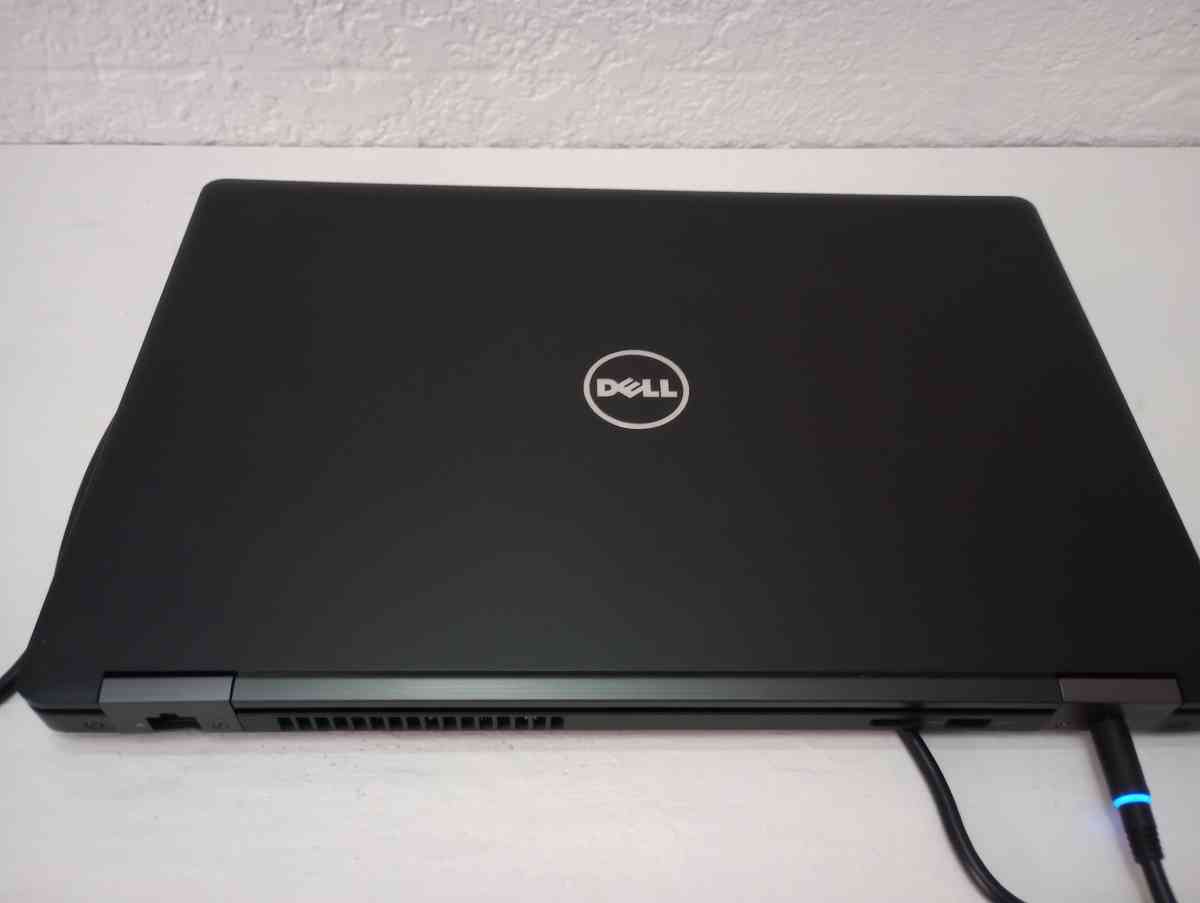 latitude 5580 not battery adapter included so you can still