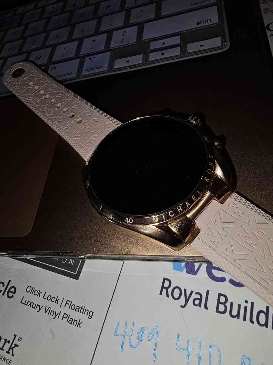 MK Bradshaw 6 smart watch