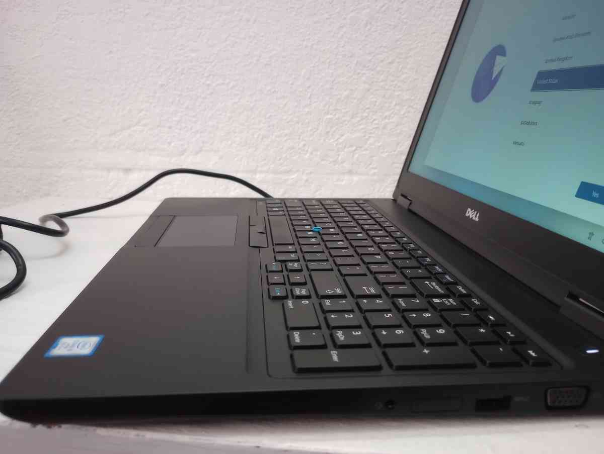 latitude 5580 not battery adapter included so you can still