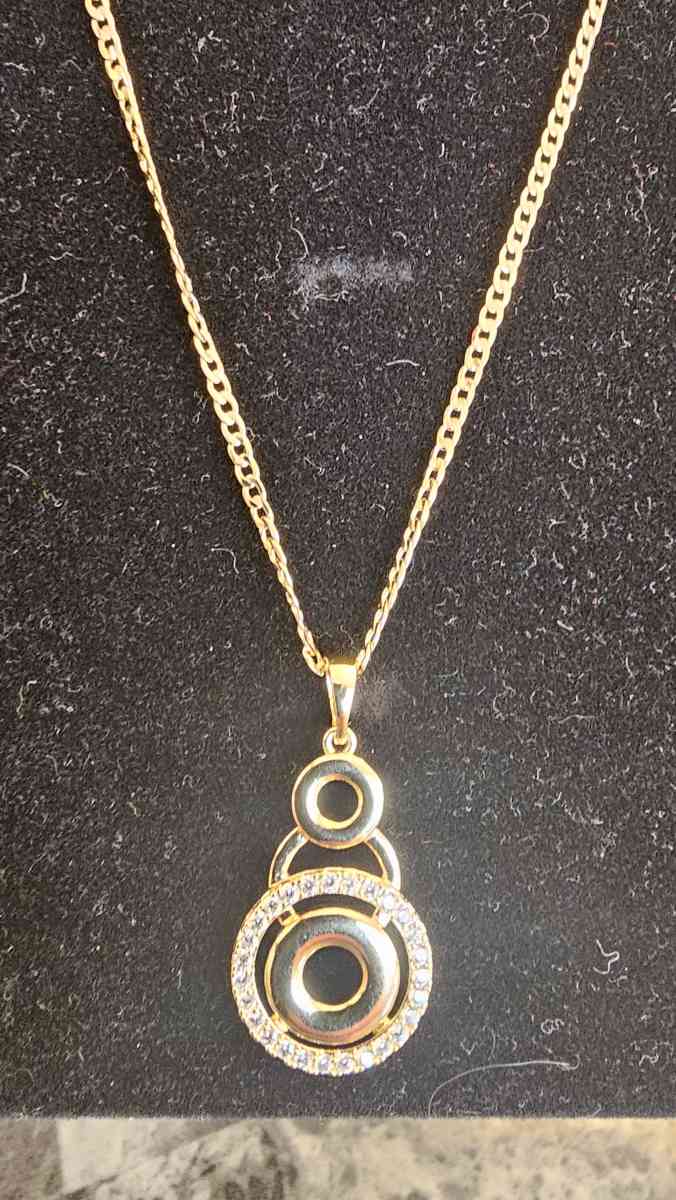 neckless with pedant