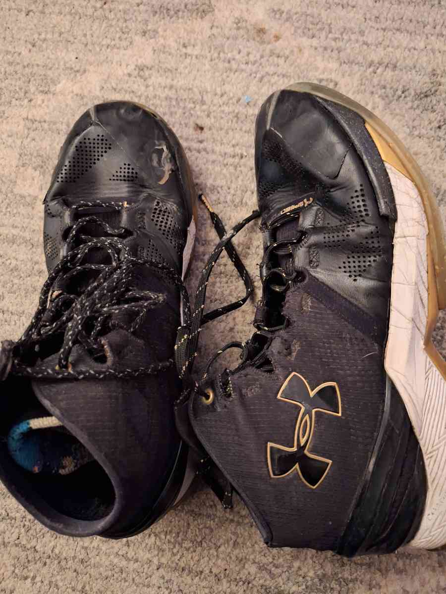 SC under armour shoes