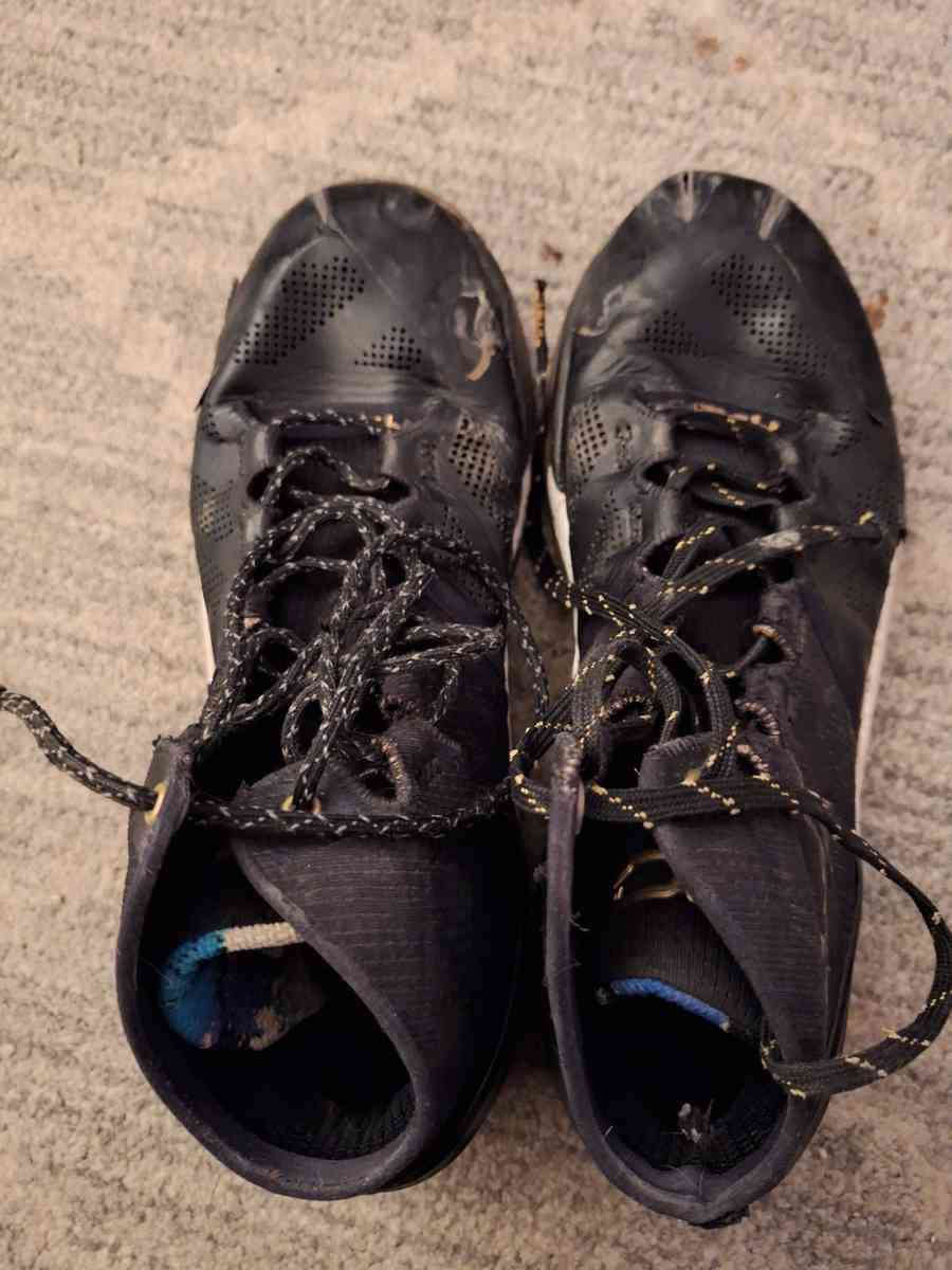 SC under armour shoes