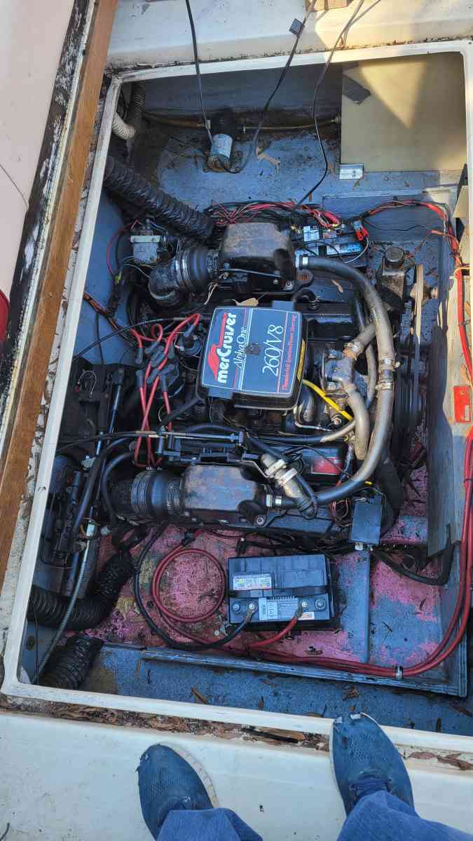 Sea Ray sundance 1986 cabin very clean