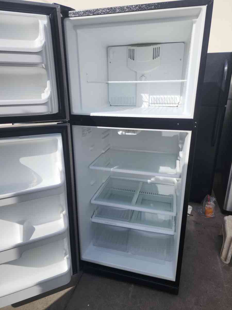 FRIGIDAIRE STAINLESS STEEL FRIDGE