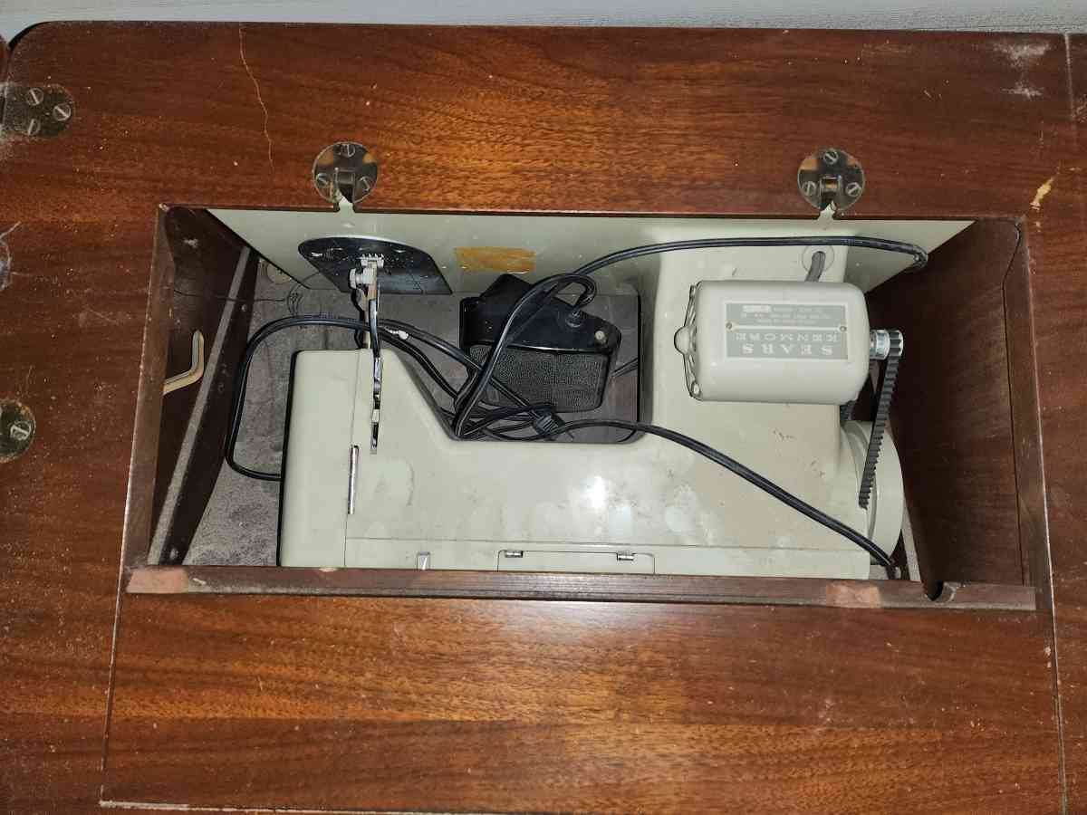 Vintage Sewing Desk With Sewing Machine