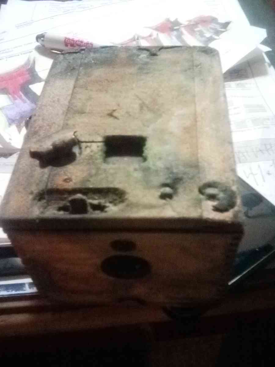 one of the first cameras made in the mid 1800s