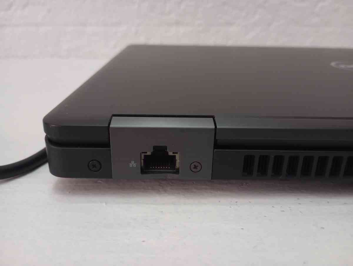 latitude 5580 not battery adapter included so you can still