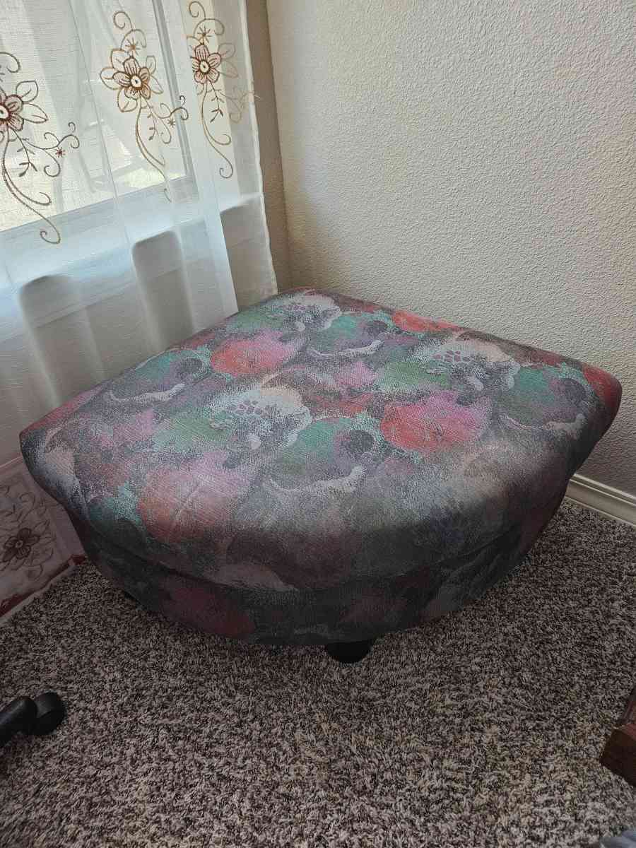 vintage corner seat floral