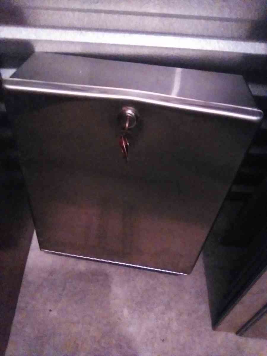 dresser and recliner 4 cherry wood dining chairs