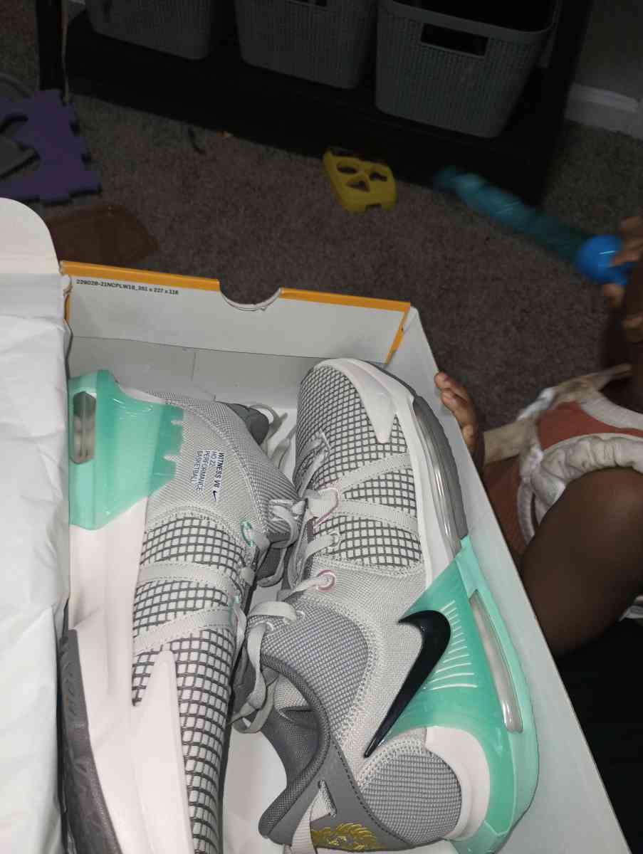 Nike LeBron witness 7