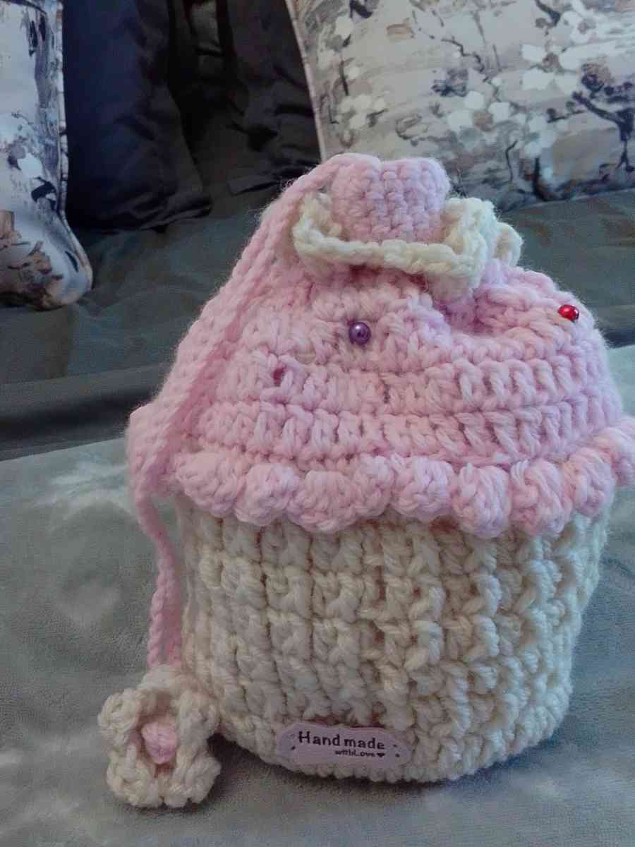 crocheted pink cupcake pouch
