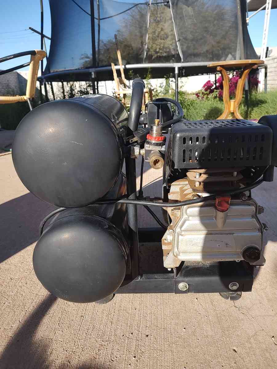 Twin tank air compressor