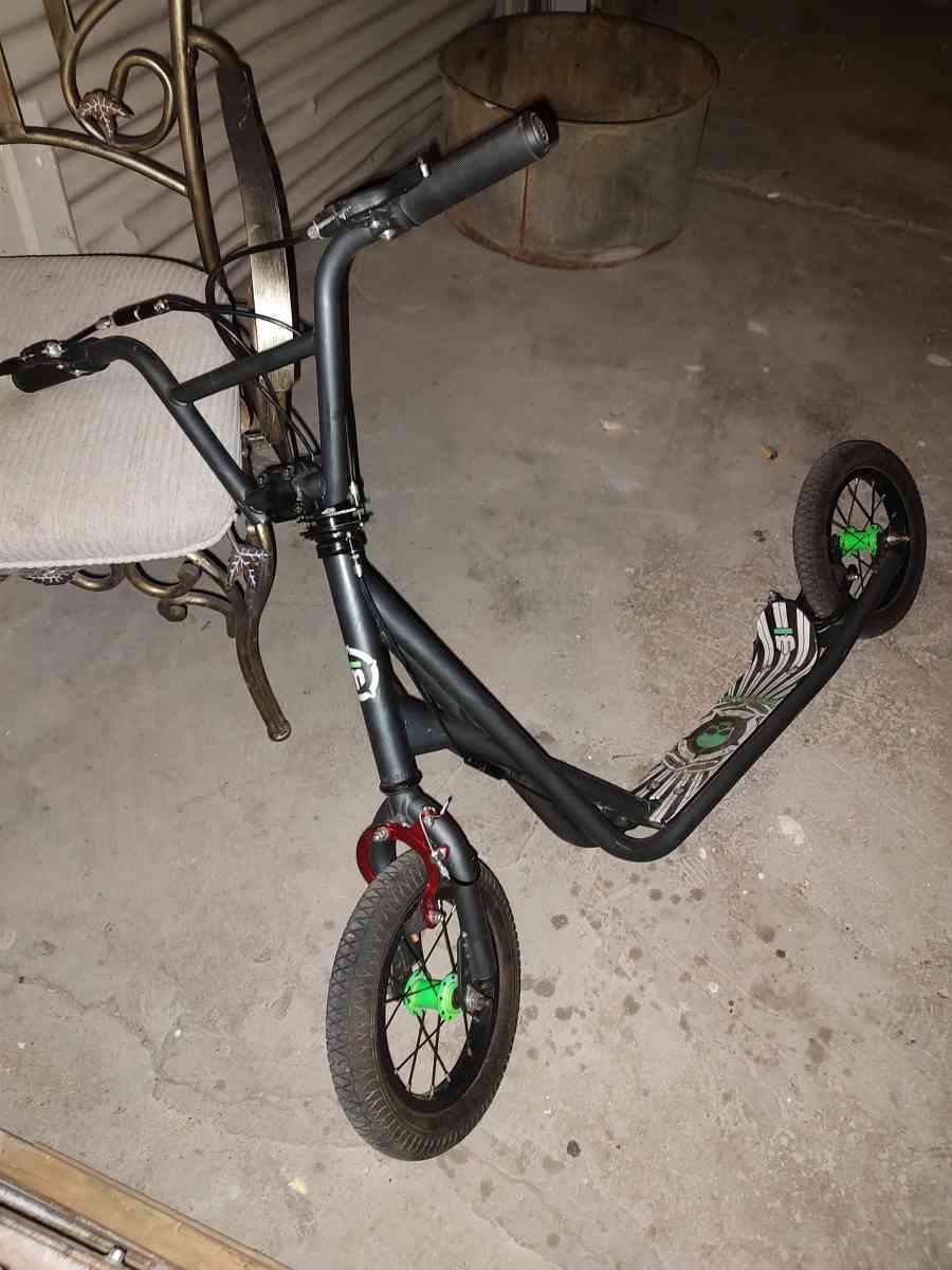 scooter Mongoose expo