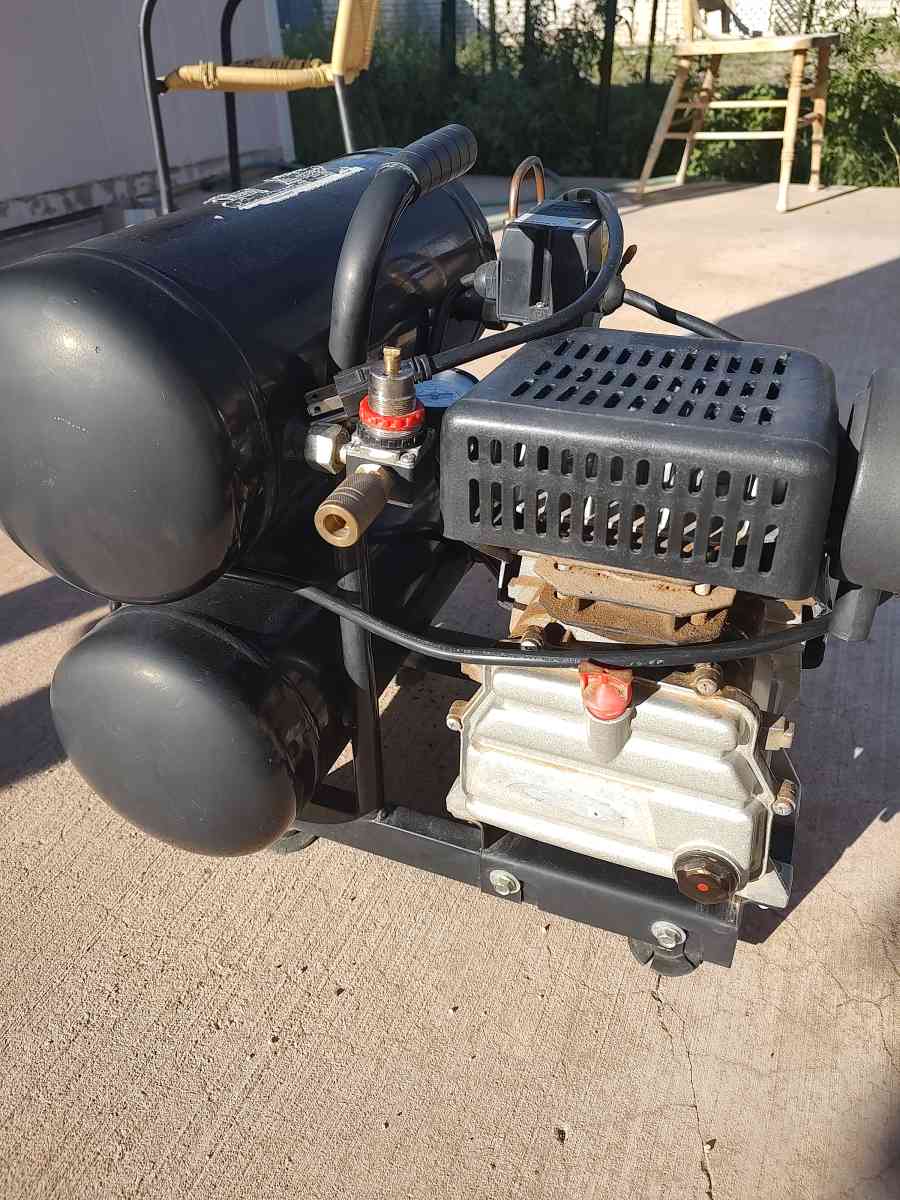Twin tank air compressor