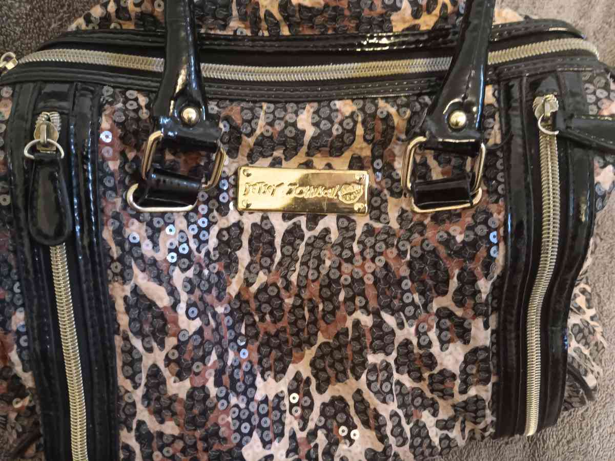 womans designers  handbags