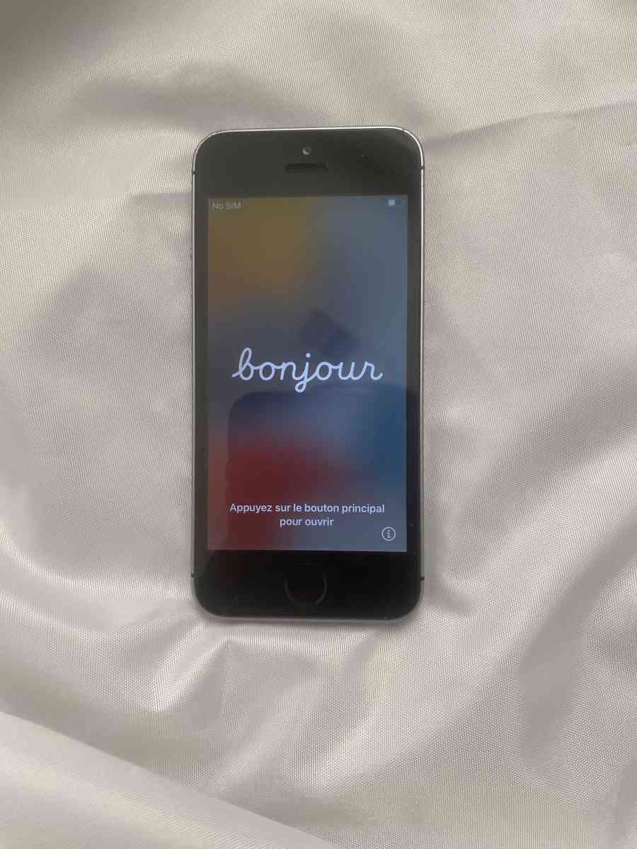 iPhone SE 64GB with iPad Air