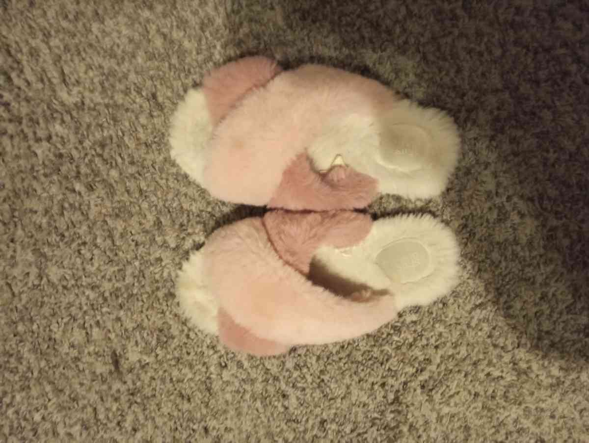 bucket full of gently worn clothing items size med to lrg